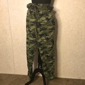 NO BOUNDARIES Camo stretch waist pants